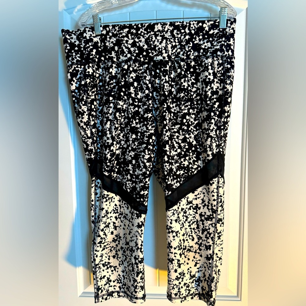 Lane Bryant Livi Active Leggings | Black & White Print  size 18/20. NWOT